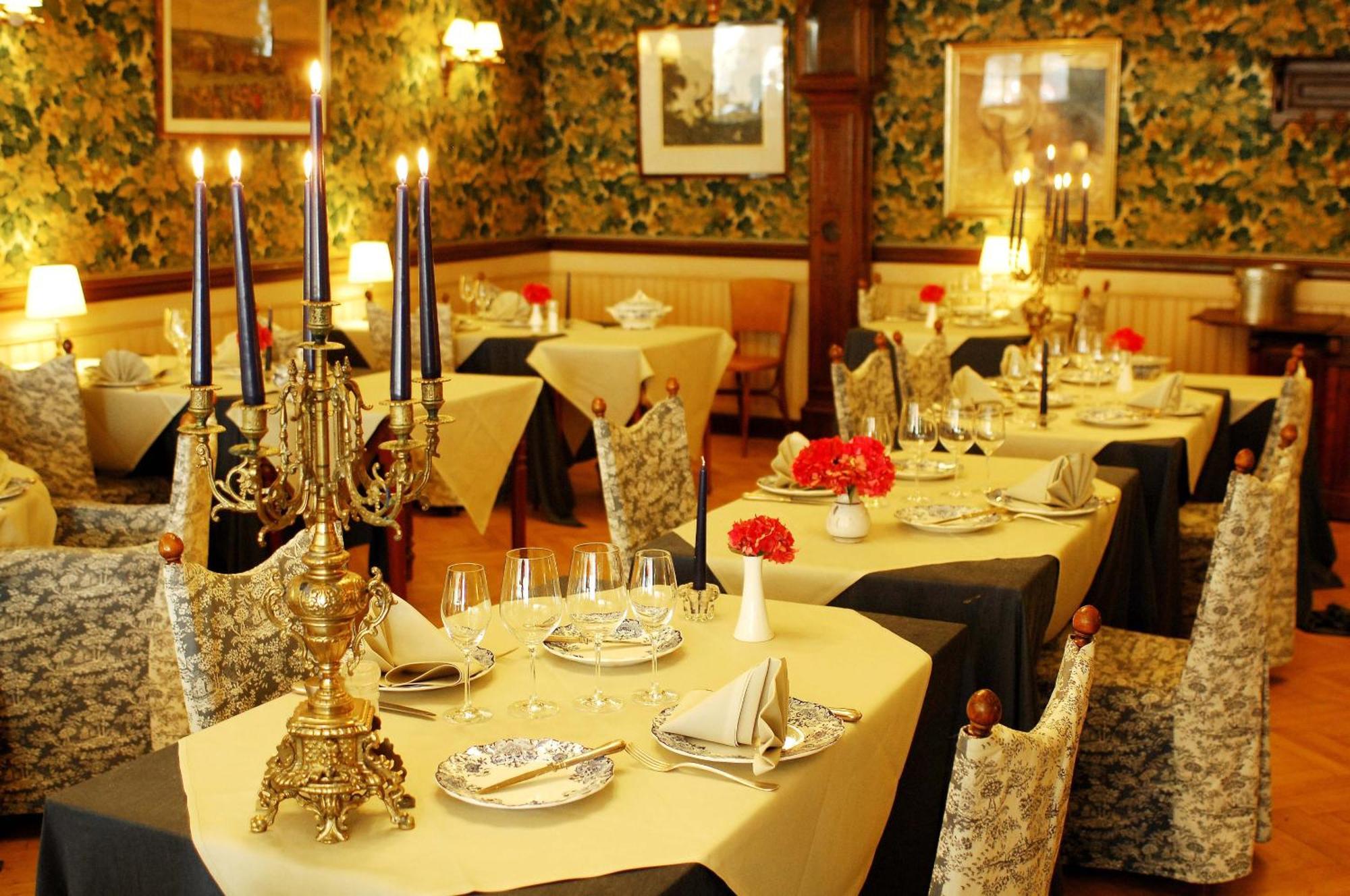 Royal Hotel-Restaurant Bonhomme Сунье-Ремушам Экстерьер фото