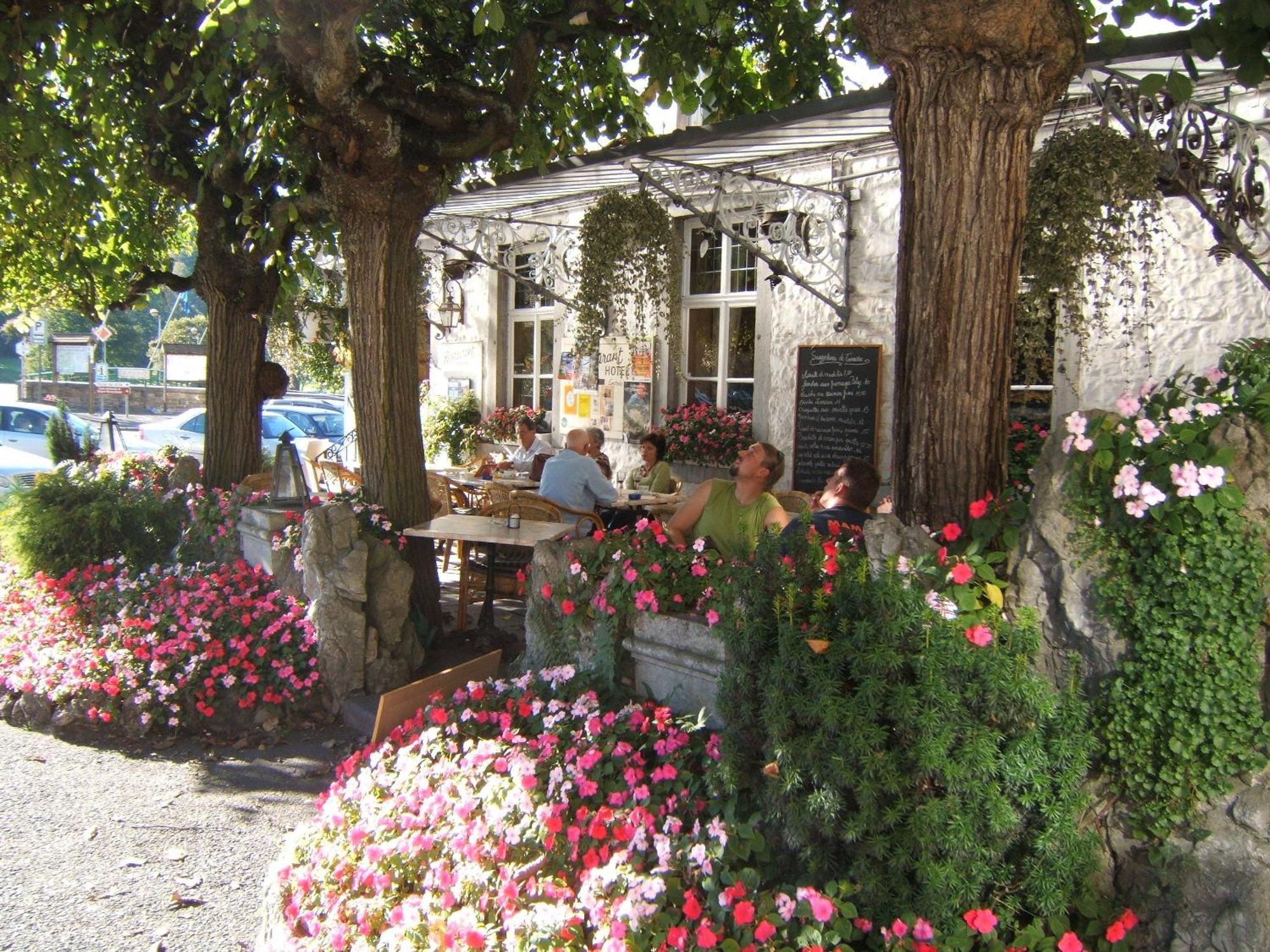 Royal Hotel-Restaurant Bonhomme Сунье-Ремушам Экстерьер фото