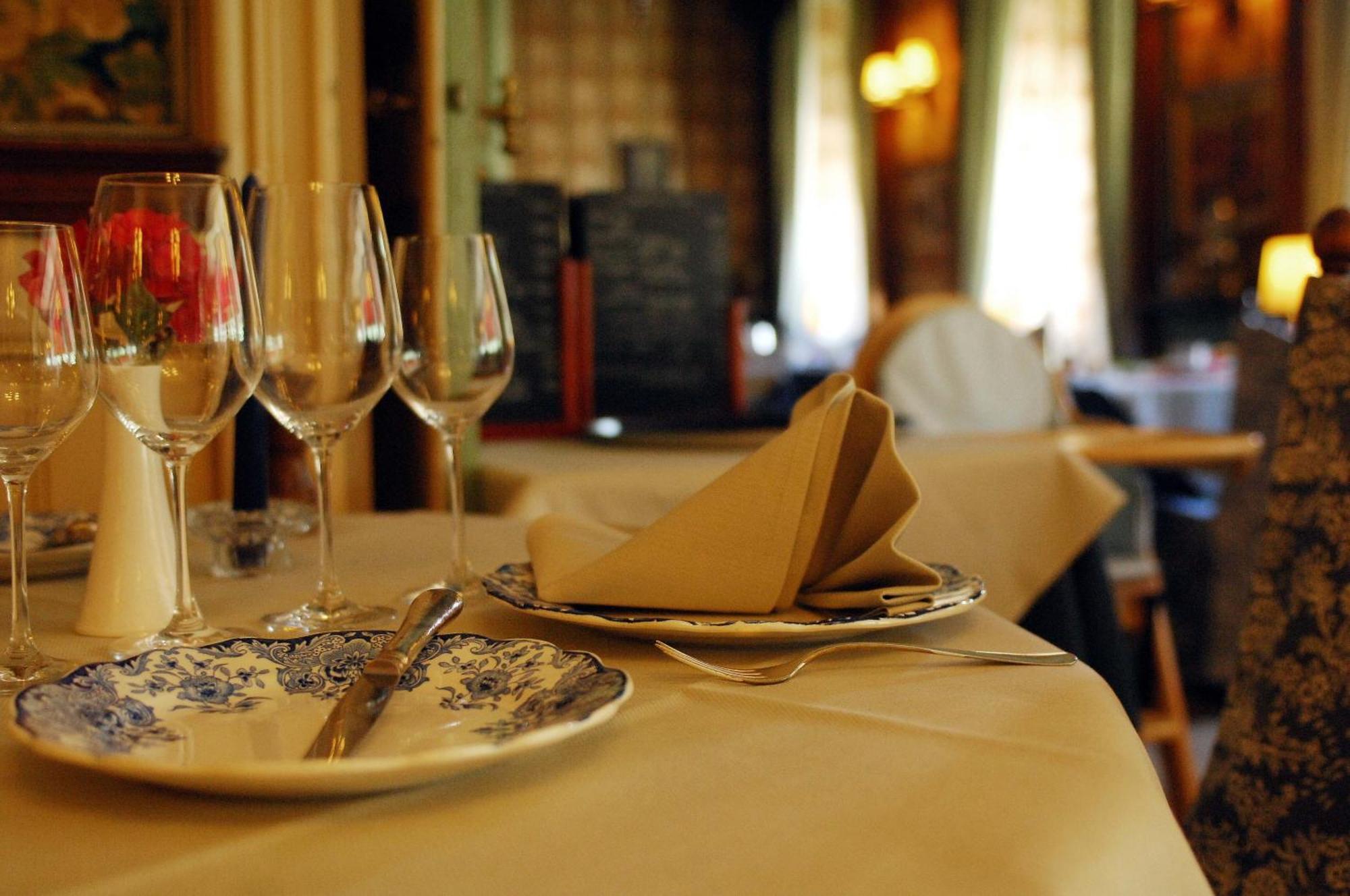 Royal Hotel-Restaurant Bonhomme Сунье-Ремушам Экстерьер фото